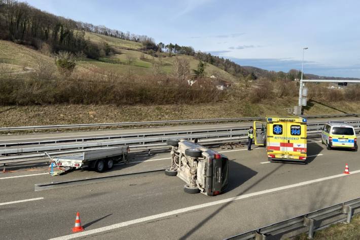 Der Jeep-Cherokee kippte auf die Seite.