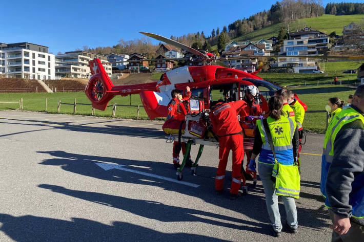 Rettungshelikoptereinsatz nach Arbeitsunfall mit lebensbedrohlichen Verletzungen