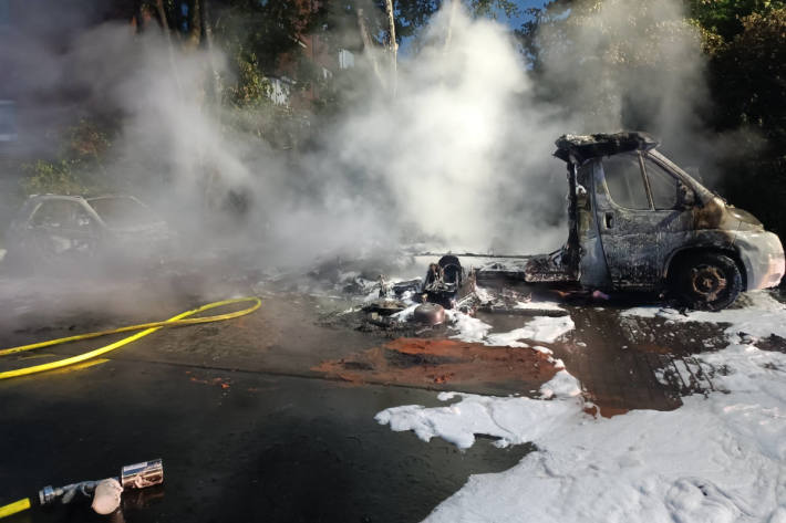 6 Fahrzeuge nach Brand beschädigt in Norderstedt