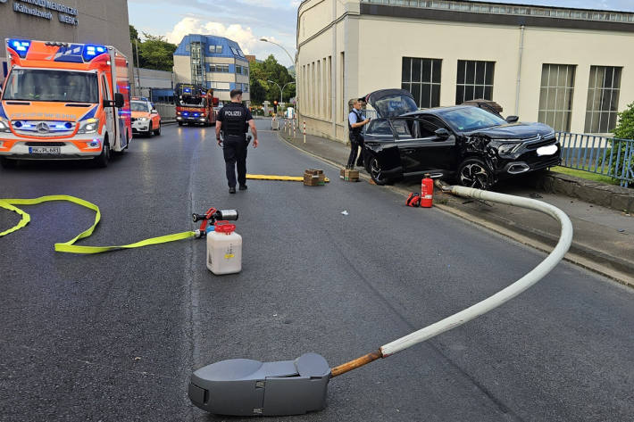 Während des Einsatzes befuhr ein Fahrer unerlaubt die Einsatzstelle.