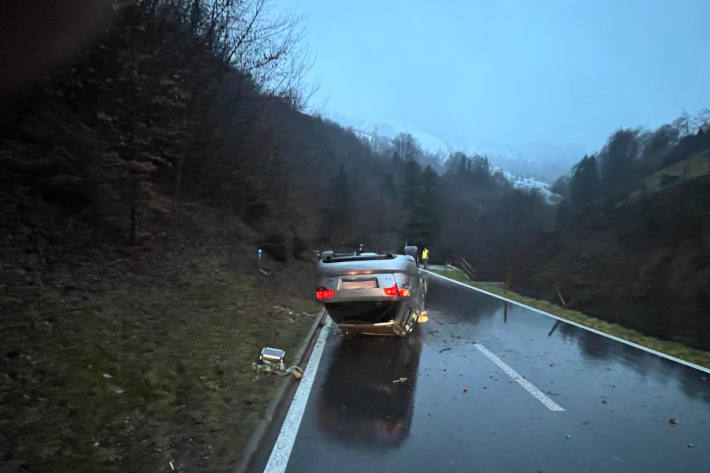 Verkehrsunfall in Kerns OW: Auto kommt von Strasse ab