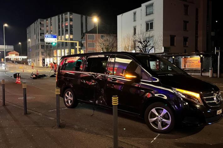 Motorradfahrer bei Unfall in Glattbrugg schwer verletzt.