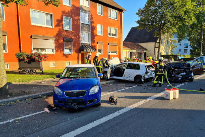 Schwerer Verkehrsunfall mit Todesfolge in Bochum-Wiemelhausen