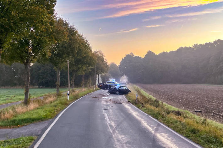 Beide Fahrer wurden schwer verletzt.