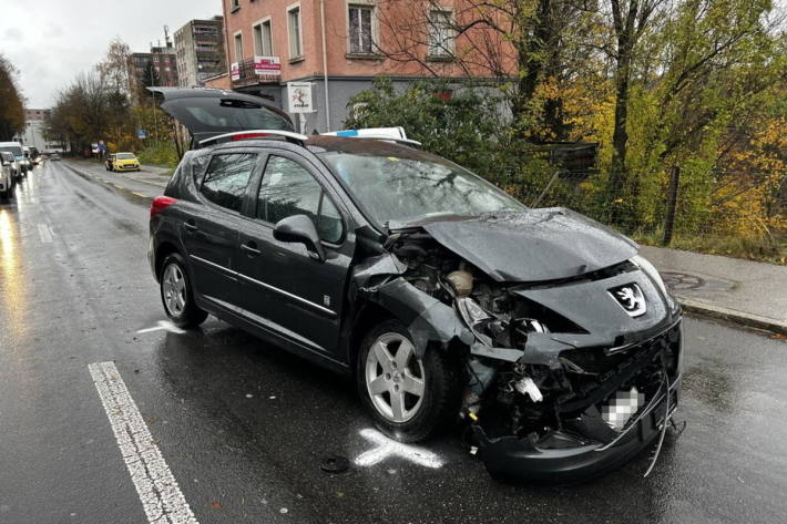 Das beschädigte Auto