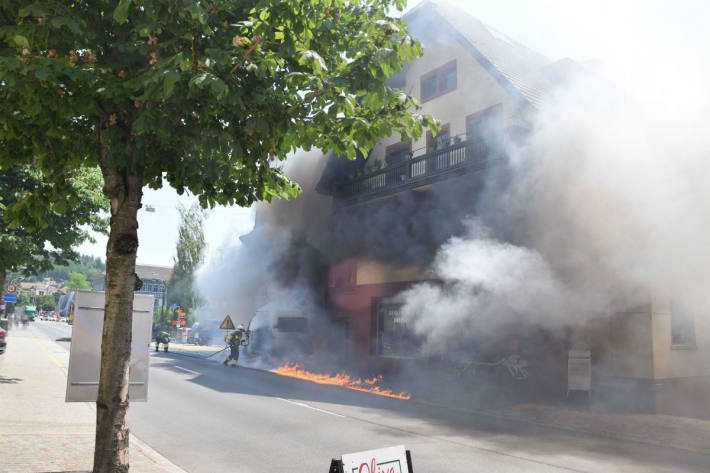 Auch die Hausfassade wurde beschädigt.