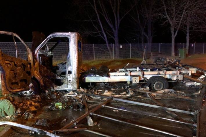 In Edenkoben brannte gestern ein Lkw auf einer Raststätte