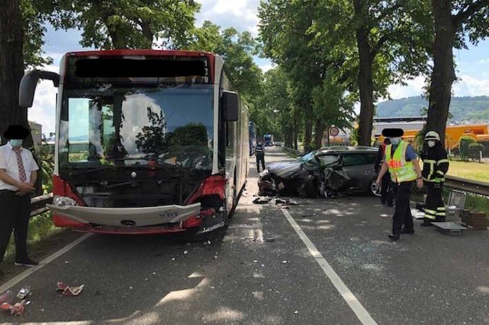 Zusammenstoß zwischen PKW und Linienbus in Trier