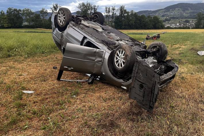 In Kaltbrunn hat ein junger Autofahrer einen Selbstunfall verursacht.