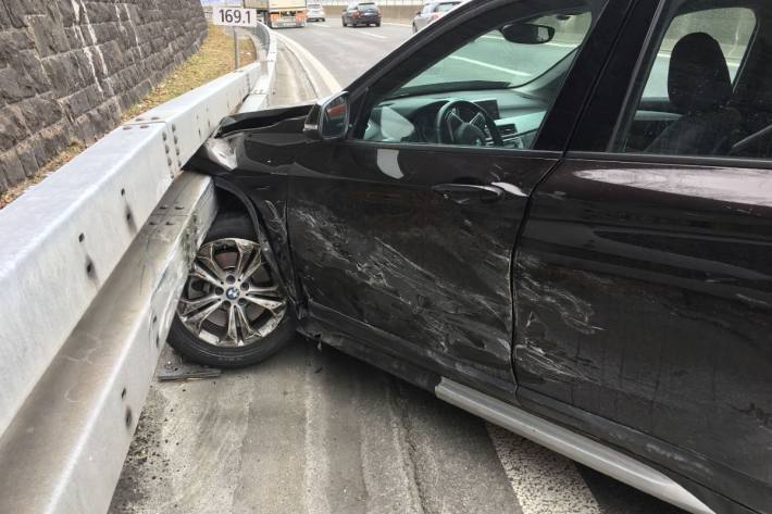 Hoher Sachschaden beim Unfall gestern auf der A3 bei Mühlehorn GL.