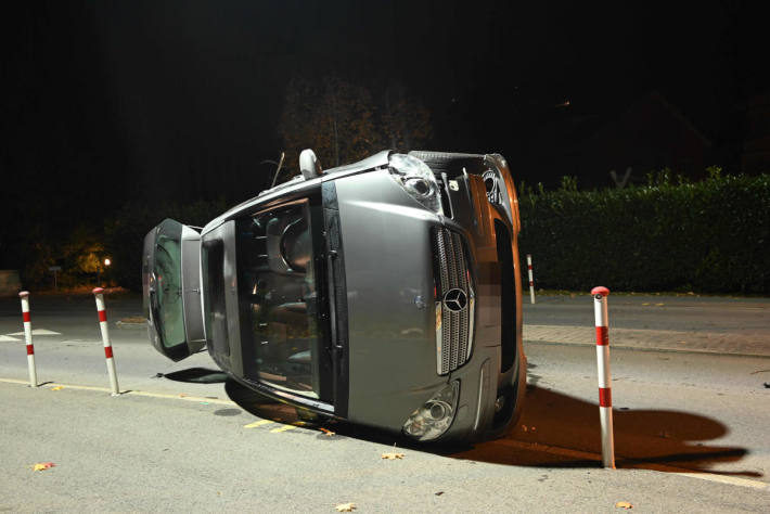 Fahrunfähig mit Mercedes  gegen Baum gekracht in Sargans