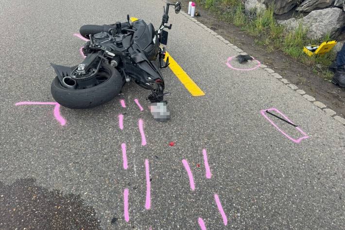 Der Motorradfahrer wurde verletzt