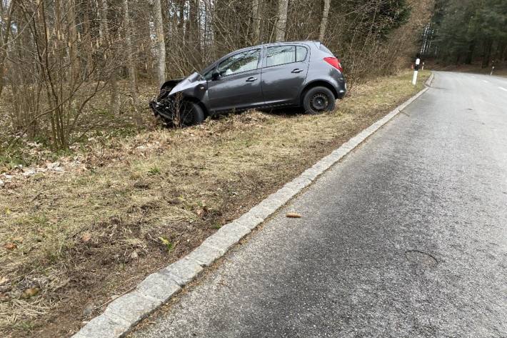 Beim Unfall in Leutwil erlitt das Auto Totalschaden.