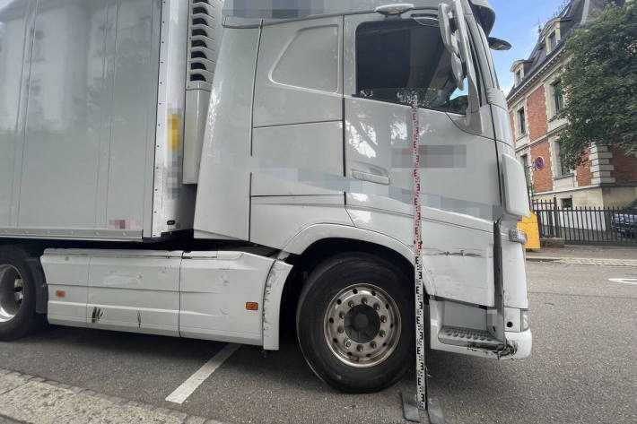Beim Spurenwechsel verunfallt