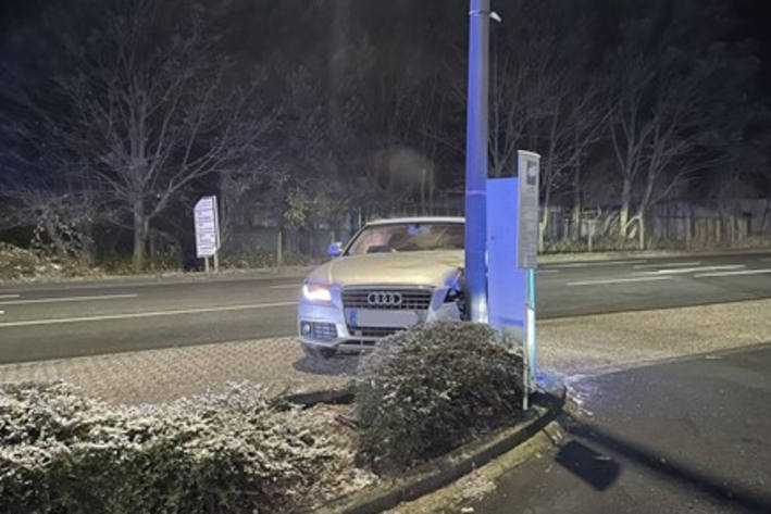 29-Jähriger kommt unter Alkoholeinfluss von der Fahrbahn ab