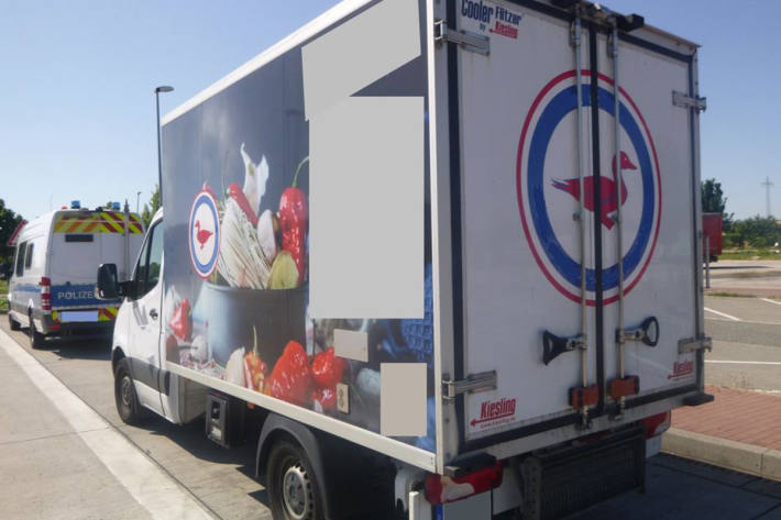Dieser LKW transportierte leicht verderbliche Waren wie Meeresfrüchte.