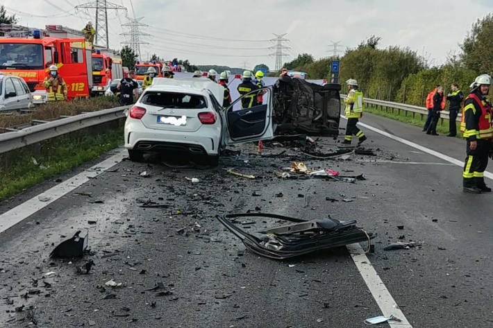 Falschfahrerin auf der A26 – zwei Personen tödlich verletzt