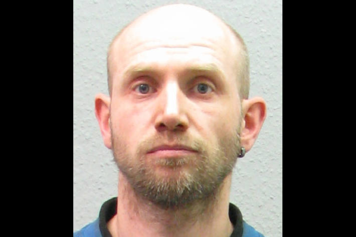 Dieser Mann wird wegen eines versuchten Tötungsdeliktes gesucht.