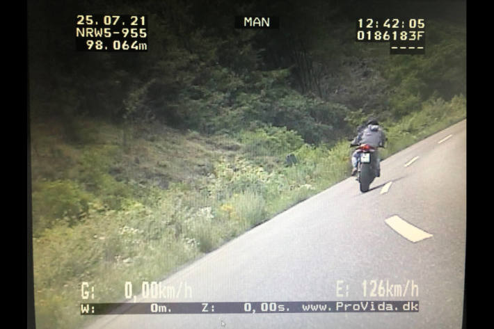 Polizei zieht Motorradraser aus dem Verkehr