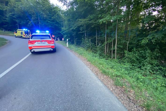 Beim Unfall hat sich der Motorradfahrer verletzt.