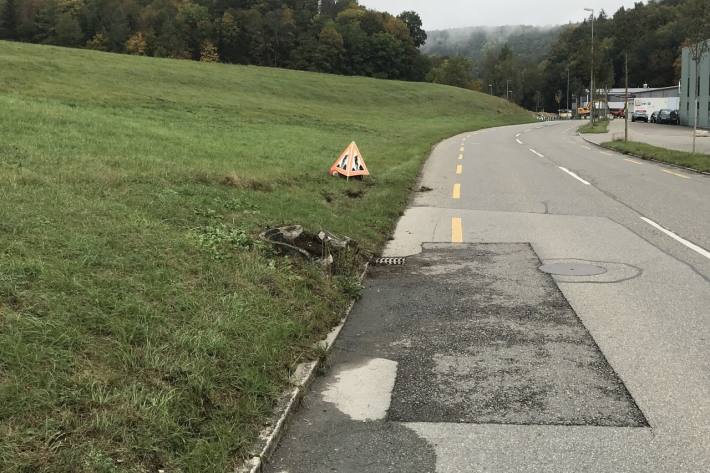 Letzte Nacht wurde in Schaffhausen ein Hydrant umgefahren. 