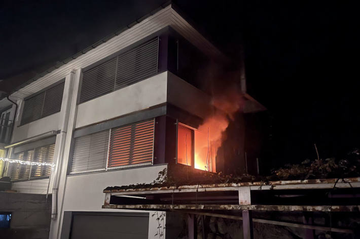 Eine Matratze im Schlafzimmer fing Feuer.