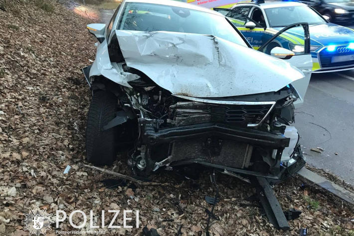 Auffahrunfall nach Bremsmanöver auf der B270 in Schopp