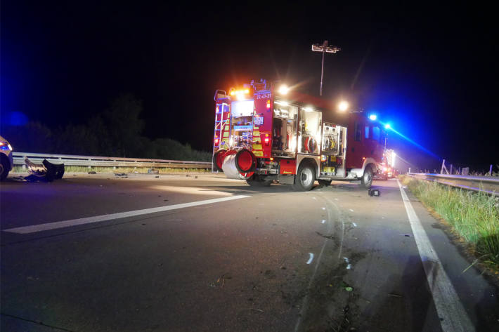 Ein BMW Fahrer verlor die Kontrolle und starb.
