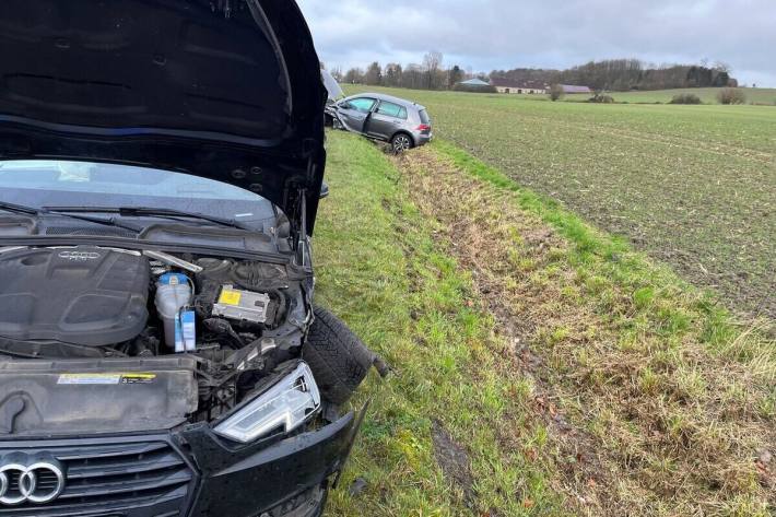 Während der Unfallaufnahme war die L577 im Unfallbereich in beide Richtungen gesperrt