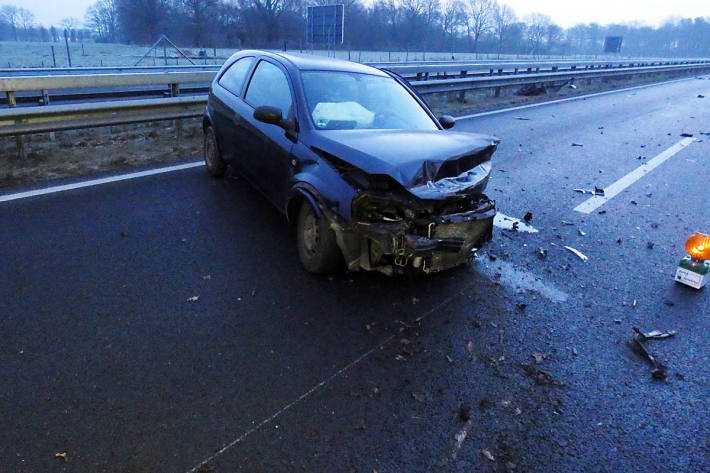 Heute kam es auf der BAB 28 Richtung Bremen zu einem Glätteunfall