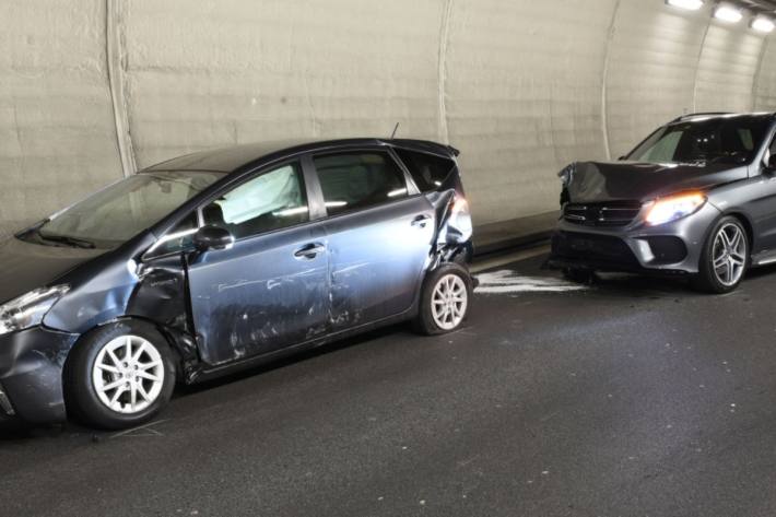 Massiver Blechschaden beim Unfall in Kriens LU auf der A2 vom Samstag.