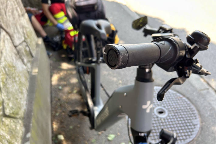 Vermutlich hat der Junge nicht genügend auf den Verkehr geachtet.