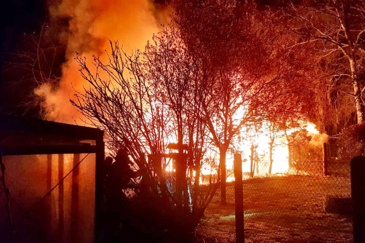 Brand mehrerer Gartenlauben