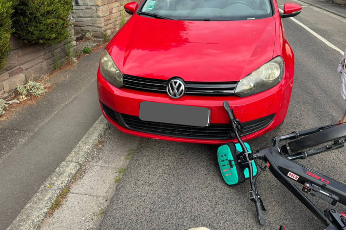 Bei dem Unfall wurde die Radfahrerin leicht verletzt.