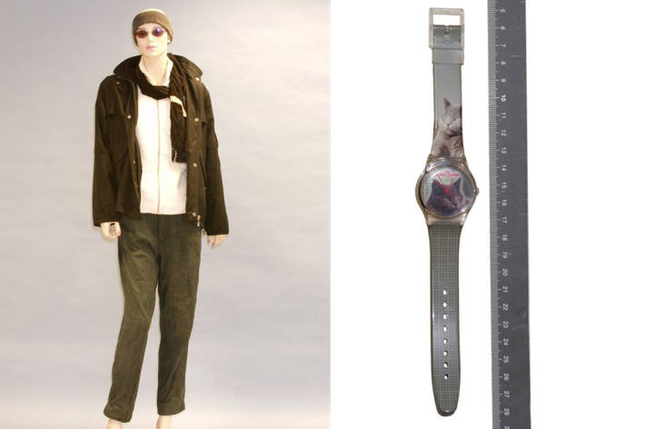 Kleidung der Toten und ihre Armbandhuhr.