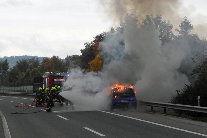 Brennendes Fahrzeug auf der A4 bei Goldau