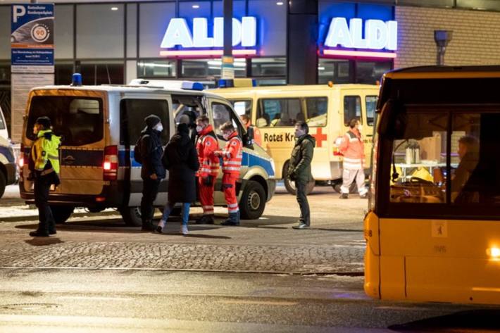 Einsatzkräfte in Berlin-Köpenick – Fabian Sommer / dpa