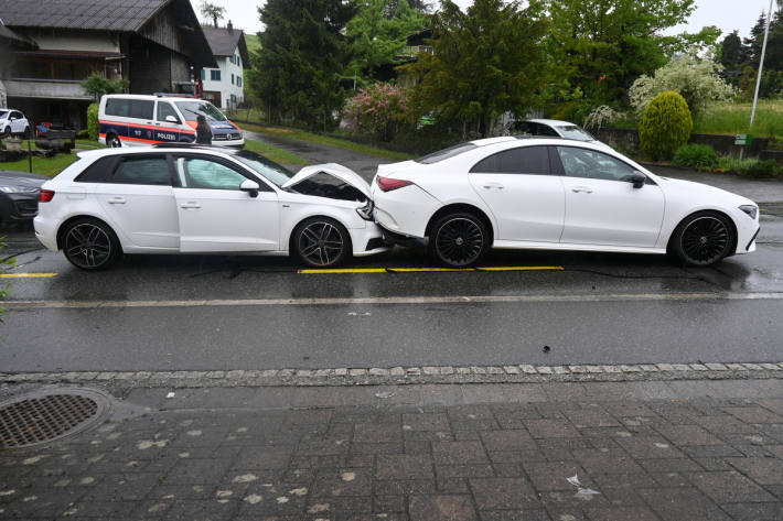 Beide Fahrzeuge wurden beschädigt