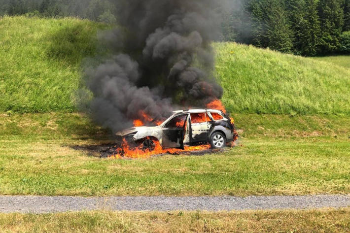 Brennendes Fahrzeug in Seewen SZ