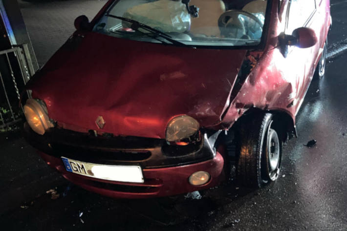 Zwei Autos nach Unfall nicht mehr fahrbereit