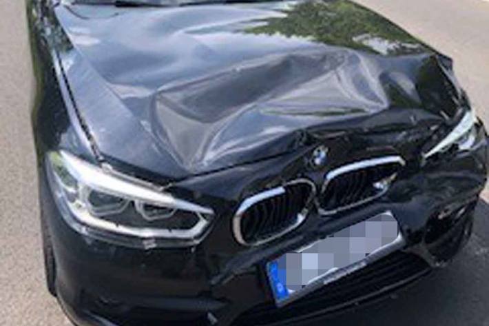 Auffahrunfall fordert zwei Verletzte und einen hohen Sachschaden in Heiligenhaus