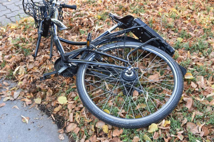 Die Radfahrerin wurde schwer verletzt in ein Krankenhaus gebracht.