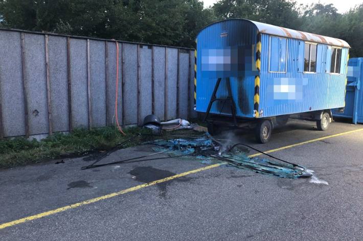 In Buchs SG wurde gestern eine Baustellen-Toilette angezündet.