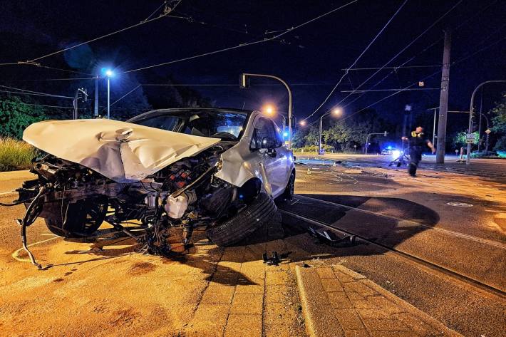 Wuchtiger Unfall mit drei Schwerverletzten
