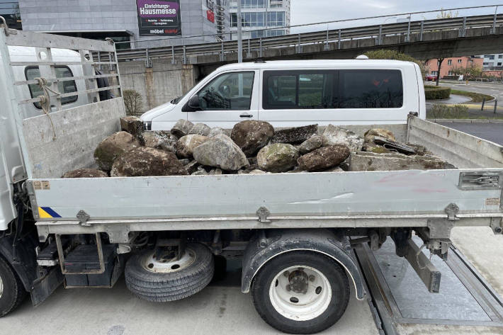 Überladenen Lieferwagen aus dem Verkehr gezogen