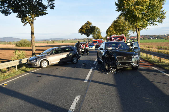 Verkehrsunfall mit zwei schwer Verletzten auf der B3 bei Banteln