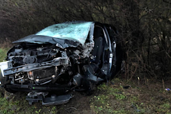 Unfallfahrzeug auf der Harzberger Straße in Lügde