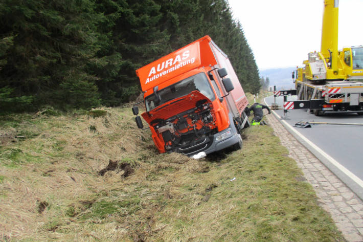 Nach Unfall mit LKW ausgestiegen und zu Fuß abgehauen