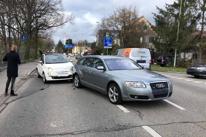 Auffahrkollision zwischen zwei Personenwagen in Muttenz