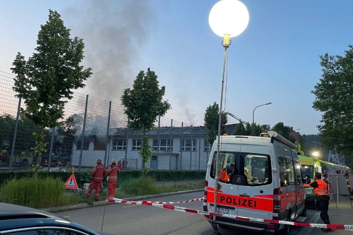 Turnhalle in Winterthur-Töss abgebrannt.